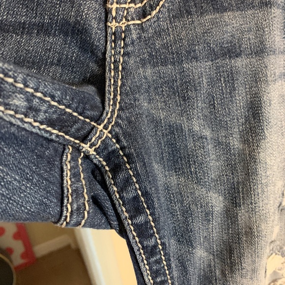 Miss Me Signature Skinny - Picture 4 of 8